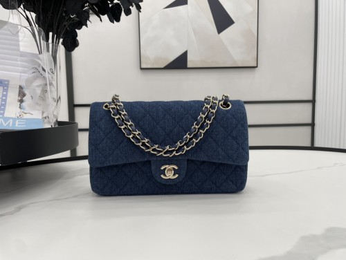 Handbag   Chanel  size 25 cm