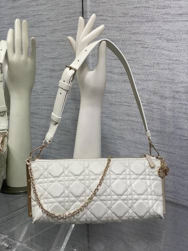 Handbag   Dior  size  27×12×5 cm