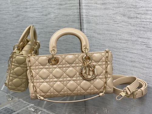 Handbag   Dior size  26*6*14 cm