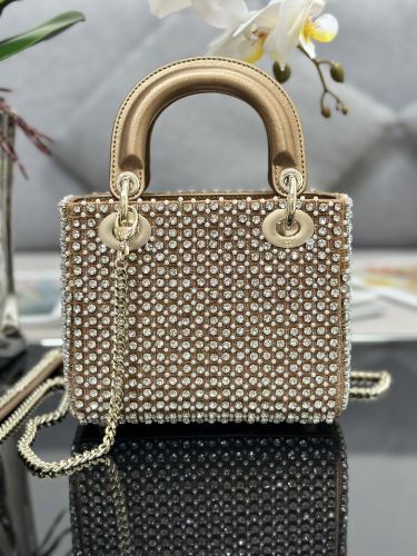 Handbag   Dior M0505  size  17 x 15 x 7  cm