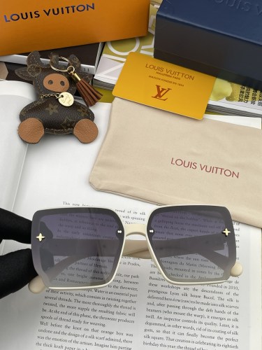 Sunglasses Louis Vuitton L1007