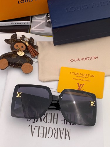 Sunglasses Louis Vuitton L8270