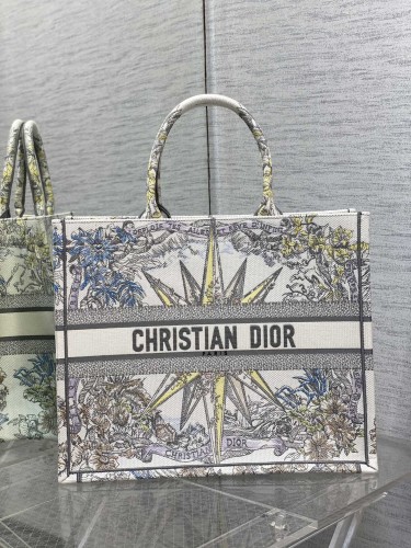  Handbag   Dior  size 42*18*35 cm