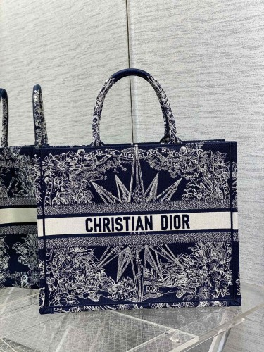  Handbag   Dior  size  42*18*35 cm