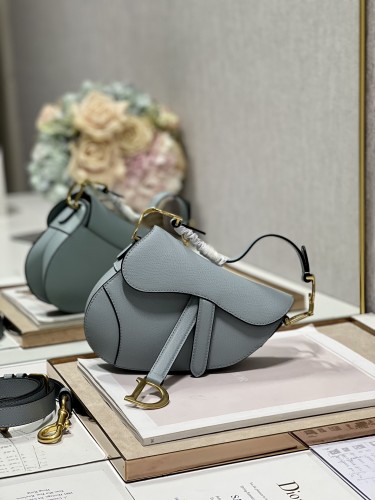 Handbag   Dior  3351 size 19.5×16×6.5 cm