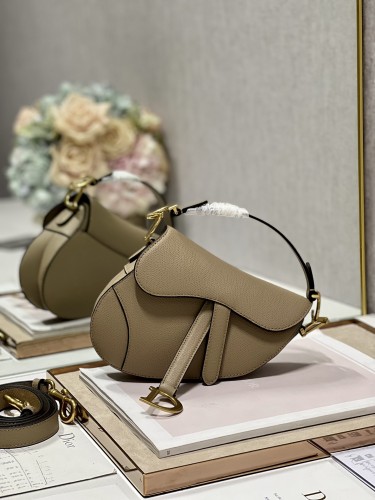 Handbag   Dior   3397  size 19.5×16×6.5 cm