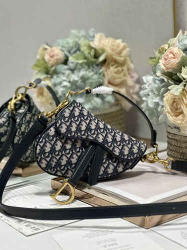 Handbag   Dior  3397  size  19.5×16×6.5  cm