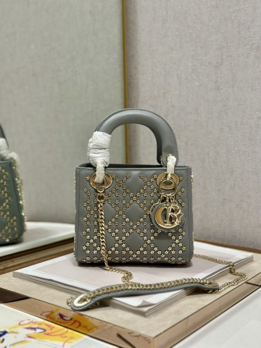 Handbag   Dior 0505  size  17×7.5×14 cm