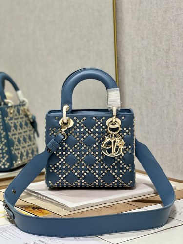 Handbag   Dior  0531  size   20×16.5×8 cm