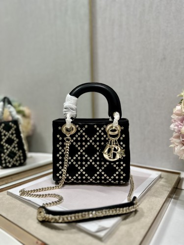 Handbag   Dior 0505  size  17×7.5×14 cm