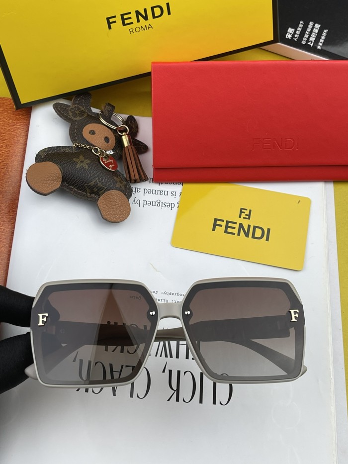 Sunglasses Fendi FD8151