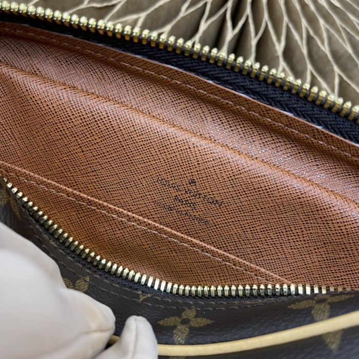 Handbag   Louis Vuitton  M51183  size  21.5x12.5x6.5  cm