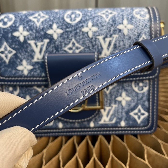 Handbag  Louis Vuitton   M59716  size  20 x 15 x 9  cm