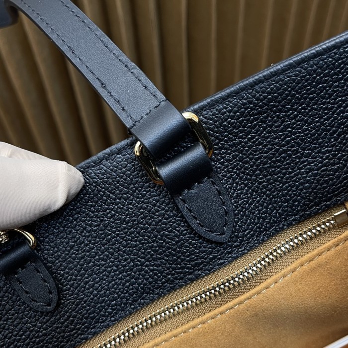   Handbag  Louis Vuitton  45494  size  35 x 28 x 15  cm
