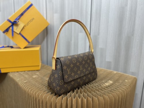  Handbag   Louis Vuitton M51147  size  24x21x9 cm