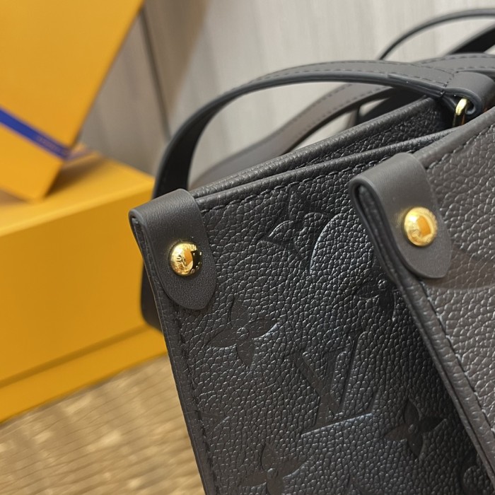   Handbag  Louis Vuitton  45494  size  35 x 28 x 15  cm