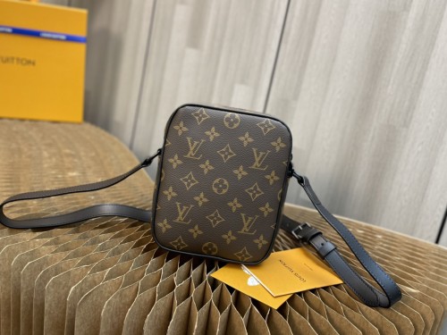  Handbag   Louis Vuitton  M69405 size 15x17x8 CM