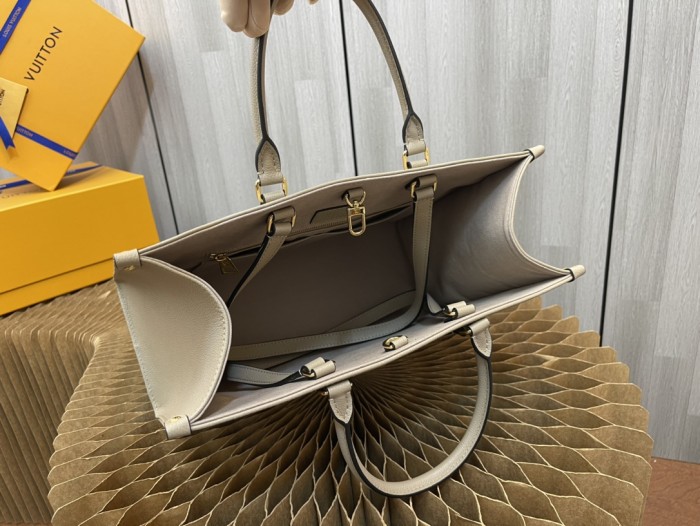 Handbag  Louis Vuitton  45495 size 34x26x13 cm