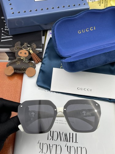 Sunglasses Gucci G7177
