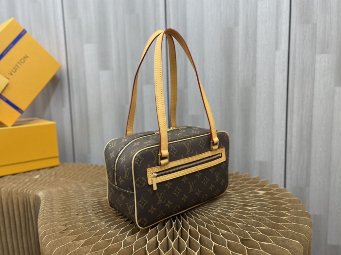   Handbag  Louis Vuitton  M51182  size  27*18*12 CM