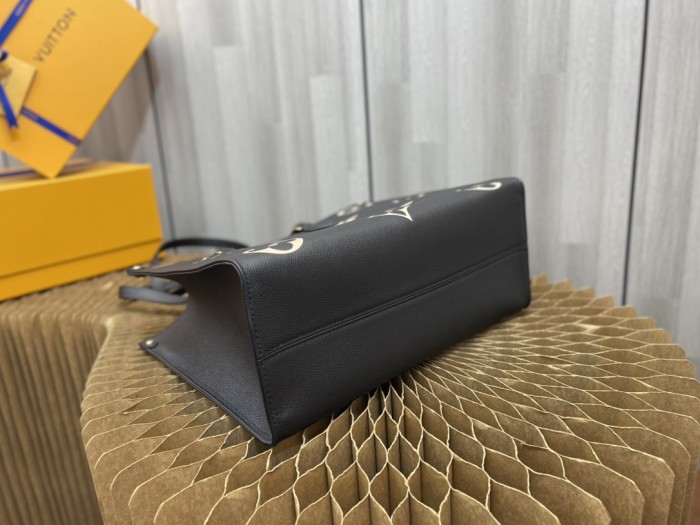   Handbag  Louis Vuitton   M45494  size  34x26x13 cm 