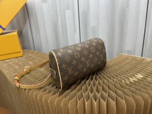 Handbag   Louis Vuitton M50202  size  23 × 13 × 14  cm