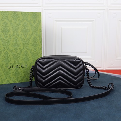 Handbag   Gucci   448065  size  18X12X6 cm