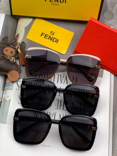 Sunglasses Fendi F301