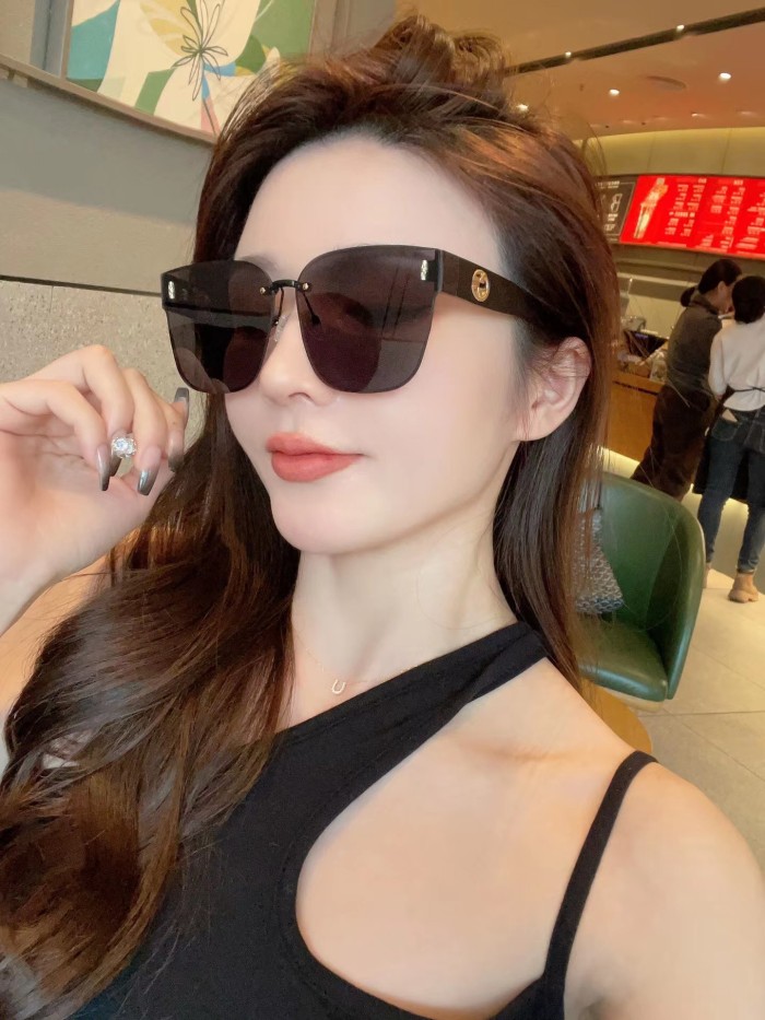 Sunglasses Gucci G5220