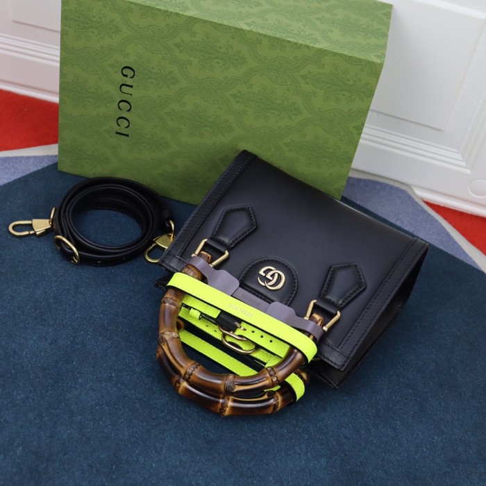 Handbag  Gucci  655661 size  20X16X10 cm