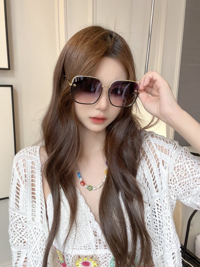 sunglasses Miu Miu MODEL:SMU67G SIZE：62 18-140
