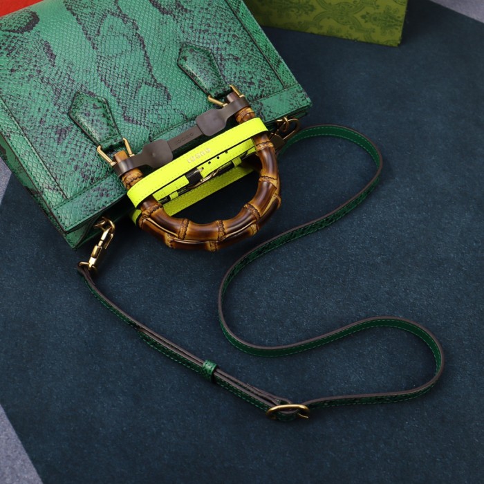 Handbag  Gucci    660195  size  27*24*11  cm