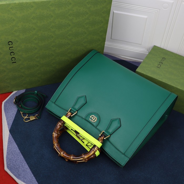 Handbag  Gucci   655658  size  35*30*14  cm