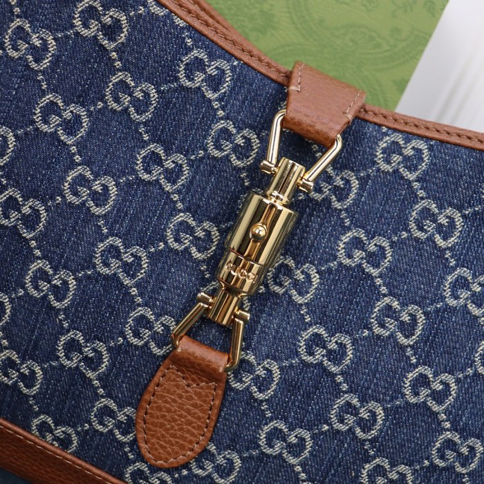 Handbag  Gucci  636706  size  28*19*4.5 cm