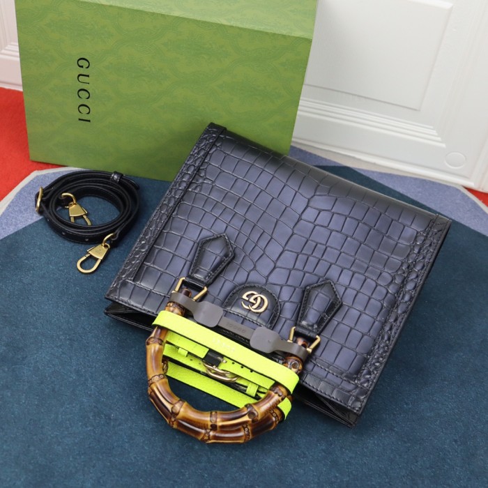 Handbag  Gucci  660195  size  27*24*11  cm
