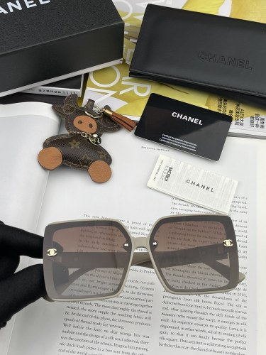Sunglasses Chanel CH1825