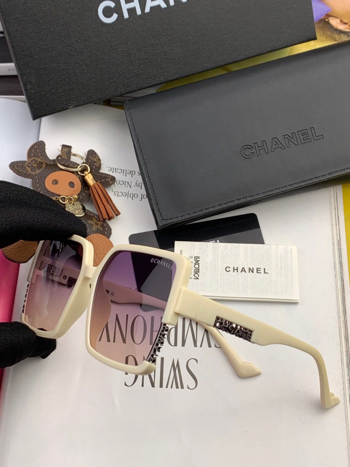 Sunglasses Chanel CH1712