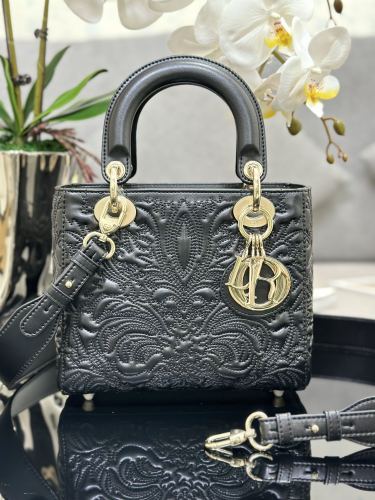 Handbag   Dior  M0538  size  20 x 16.5 x 8  cm