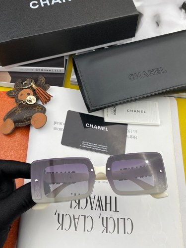 Sunglasses Chanel CH2771
