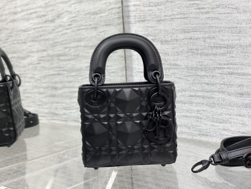  Handbag  Dior size 12*10*5 cm 