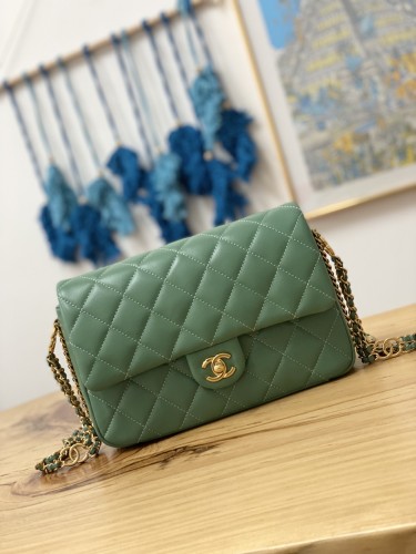 Handbag  Chanel  AS3777 size  16x24x8 cm