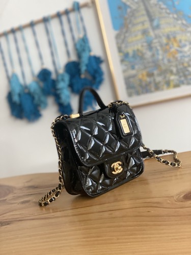  Handbag  Chanel AS3652 size  17x20.5x6 cm