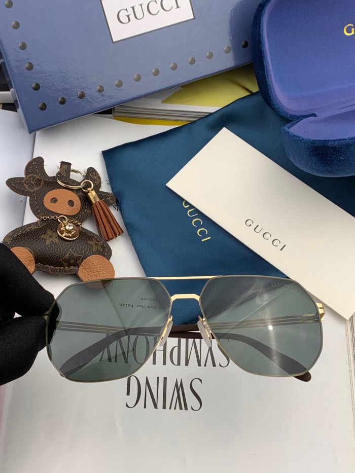 Sunglasses Gucci G7500
