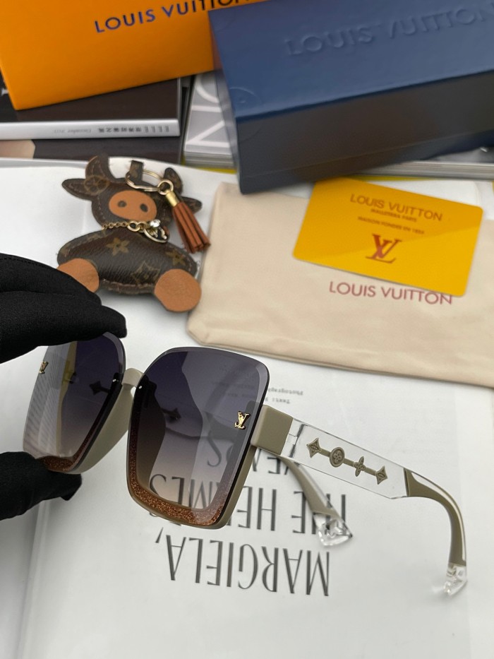 Sunglasses Louis Vuitton L5221