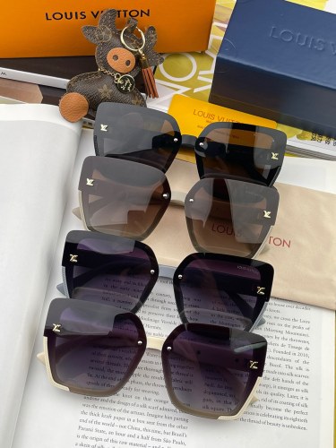 Sunglasses Louis Vuitton L1047