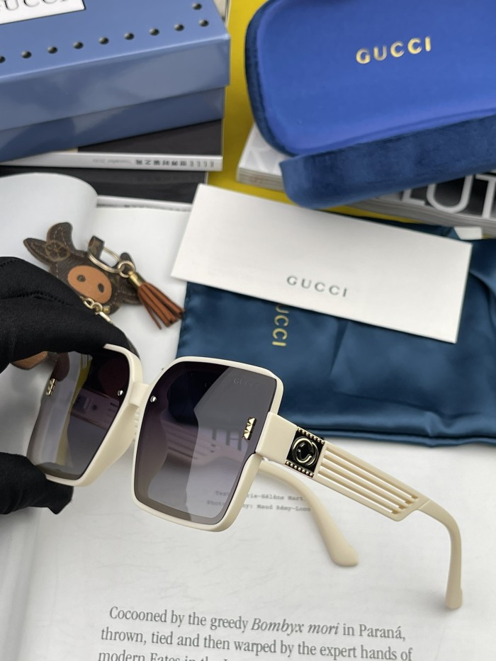 Sunglasses Gucci G1592