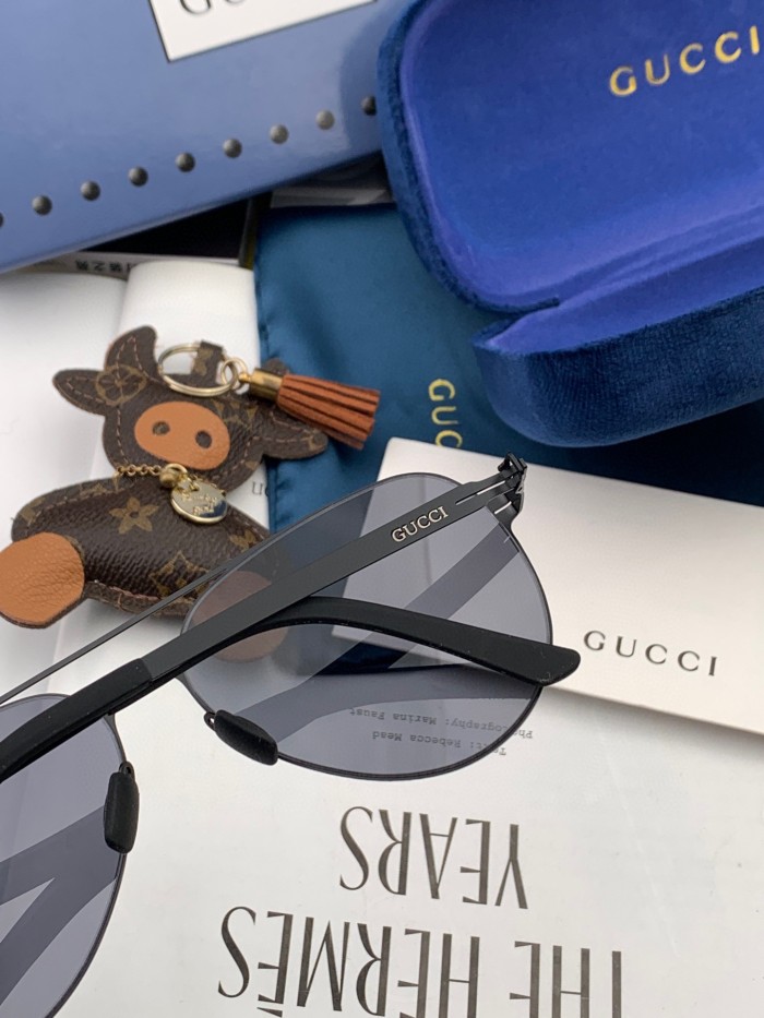 Sunglasses Gucci G1732