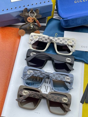 Sunglasses Gucci G7147