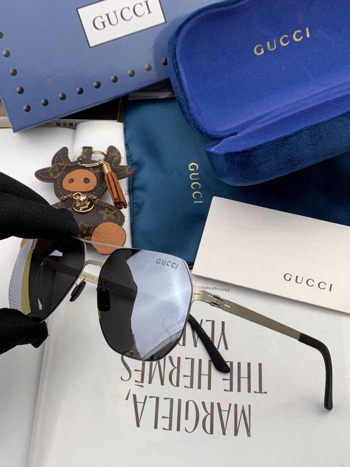 Sunglasses Gucci G7730