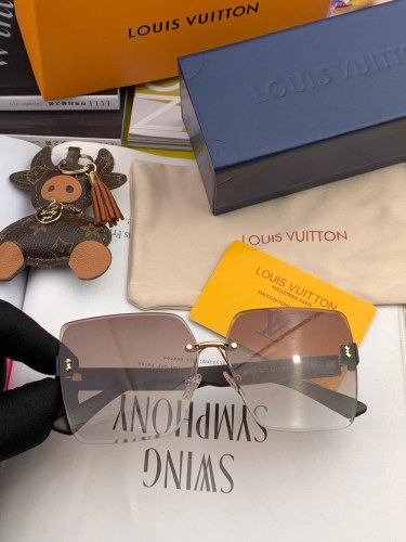Sunglasses Louis Vuitton L6226